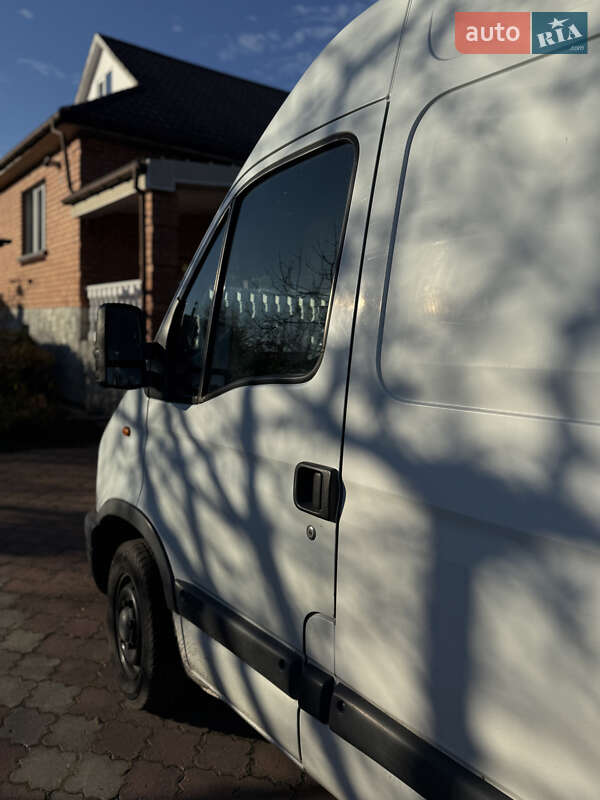 Вантажний фургон Renault Master 1999 в Любомлі