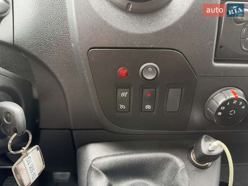 Мінівен Renault Master 2015 в Луцьку