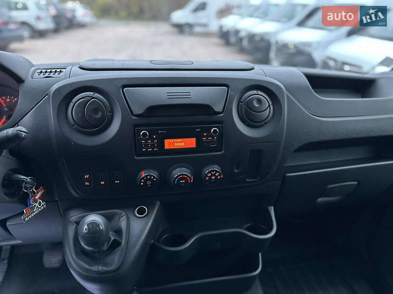 Вантажний фургон Renault Master 2018 в Рівному