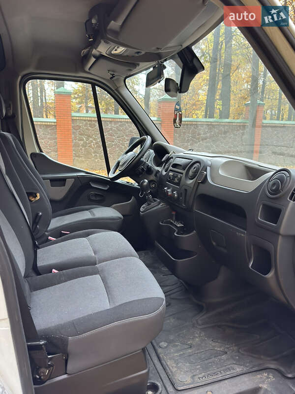 Грузовой фургон Renault Master 2015 в Киеве