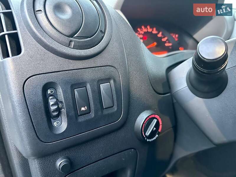 Тентованый Renault Master 2016 в Ужгороде