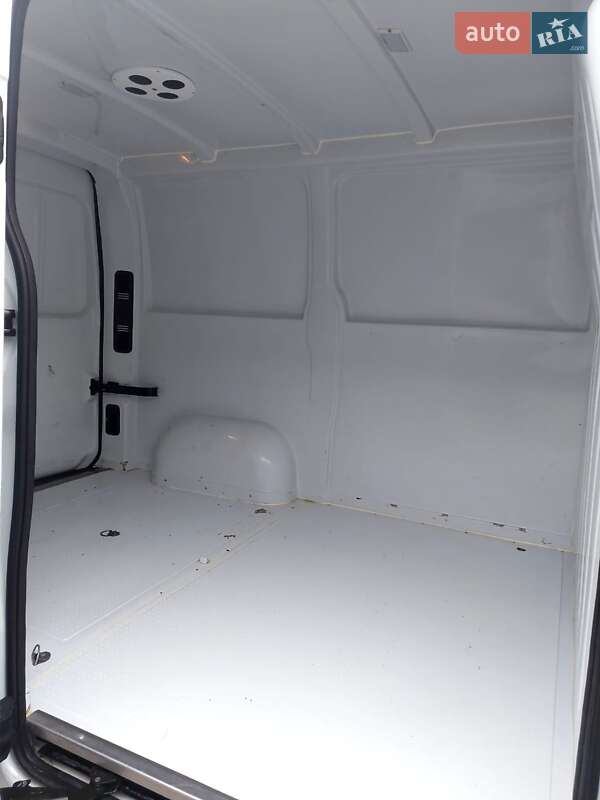Вантажний фургон Renault Master 2015 в Яворові