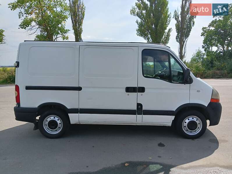 Вантажний фургон Renault Master 2007 в Чернівцях