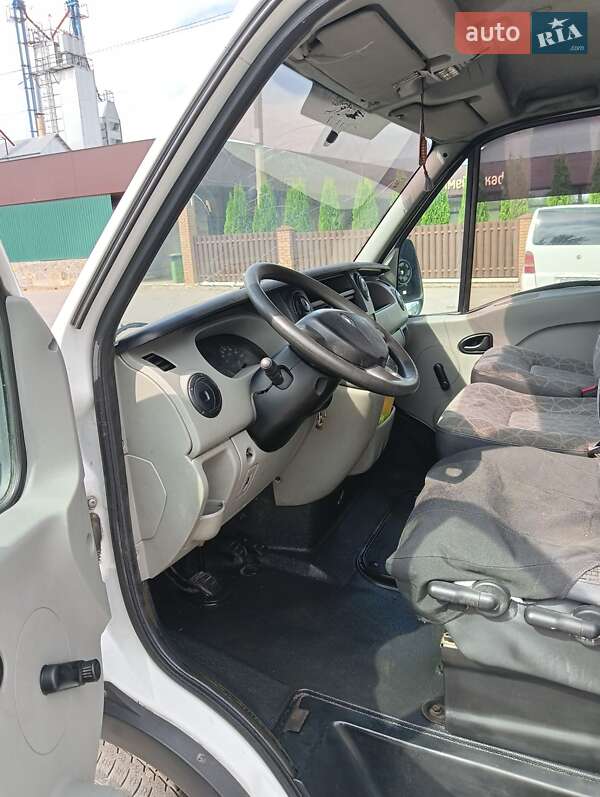 Вантажний фургон Renault Master 2007 в Чернівцях