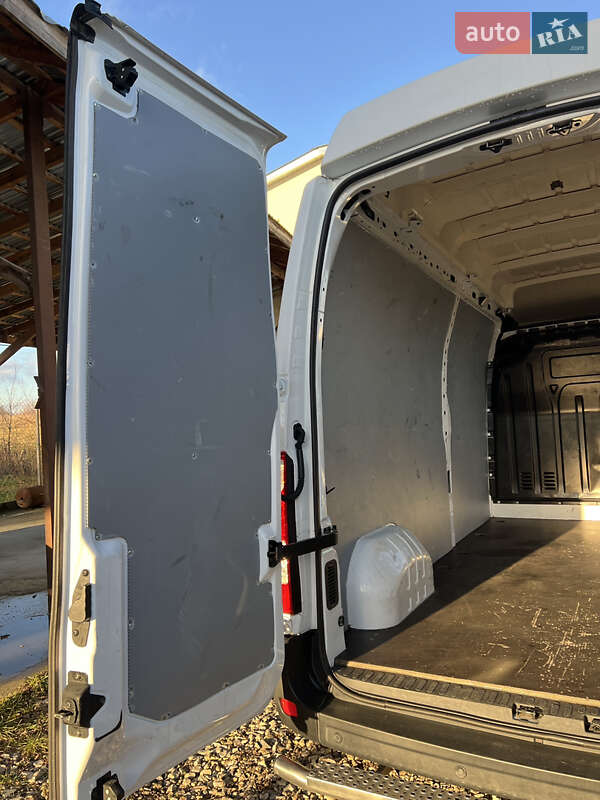 Вантажопасажирський фургон Renault Master 2018 в Львові