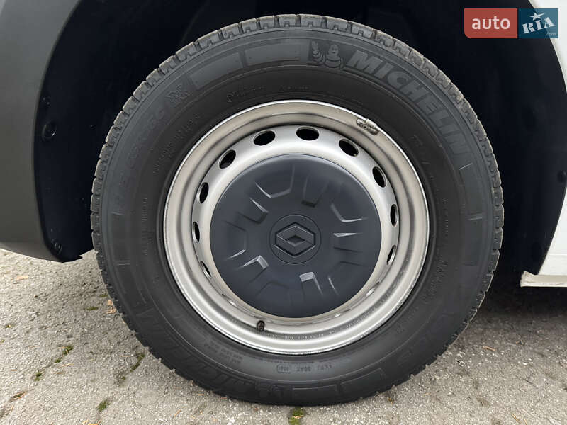 Грузовой фургон Renault Master 2021 в Корце