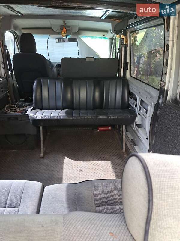 Вантажний фургон Renault Master 1998 в Ужгороді