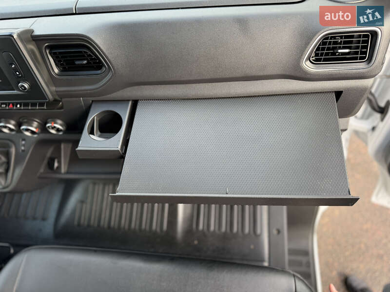 Вантажний фургон Renault Master 2020 в Києві