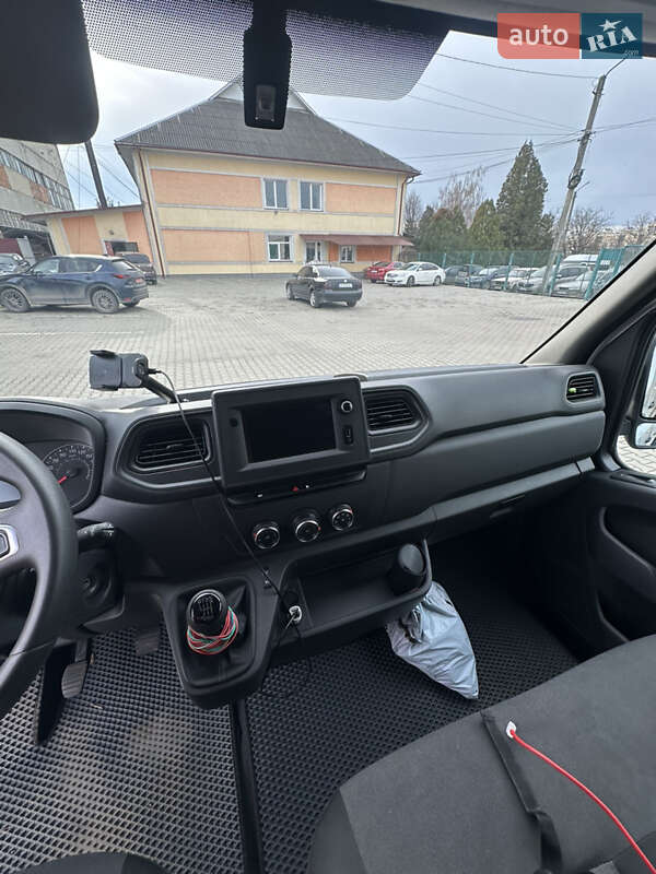 Вантажний фургон Renault Master 2023 в Чернівцях