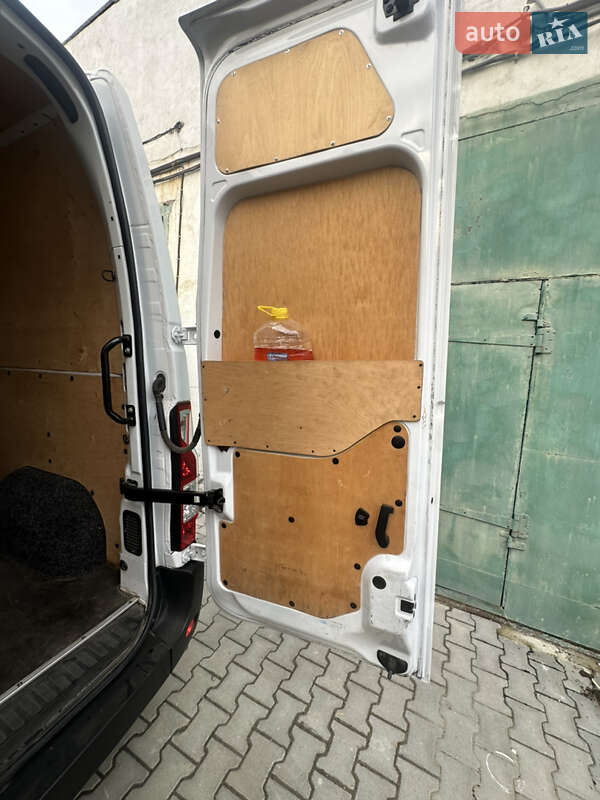 Вантажний фургон Renault Master 2023 в Чернівцях