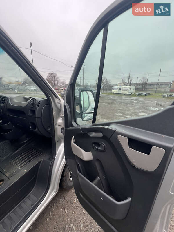 Вантажний фургон Renault Master 2015 в Луцьку