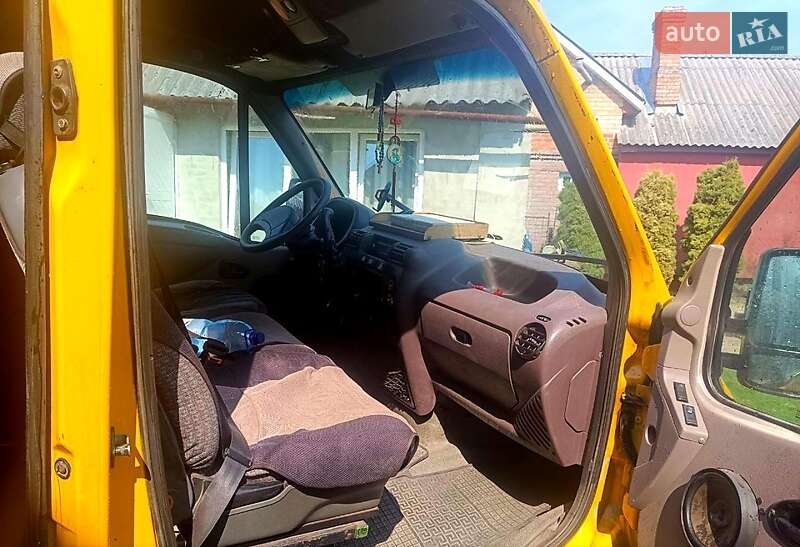 Минивэн Renault Master 2000 в Рожище