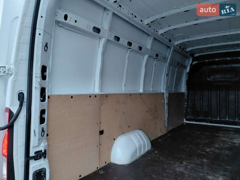 Вантажний фургон Renault Master 2023 в Івано-Франківську