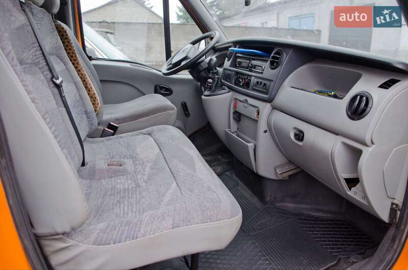 Вантажний фургон Renault Master 2006 в Сарнах