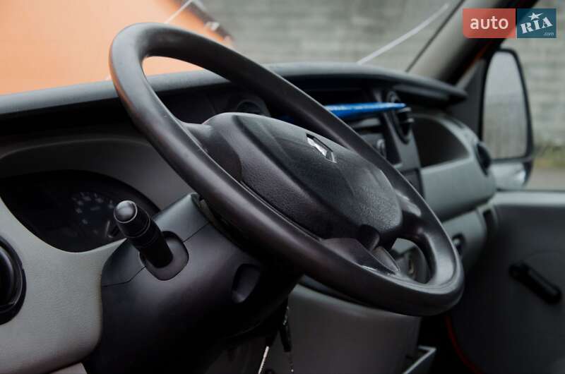 Вантажний фургон Renault Master 2006 в Сарнах