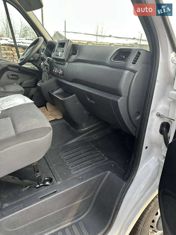 Вантажний фургон Renault Master 2020 в Долині