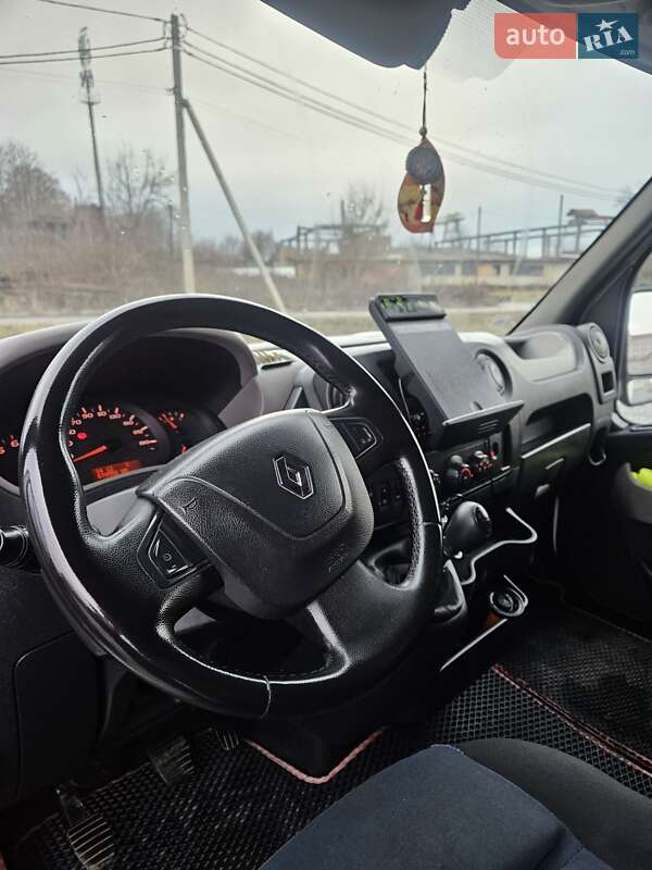 Евакуатор Renault Master 2015 в Рівному