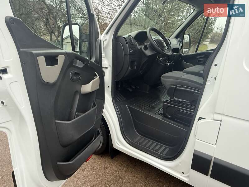 Грузовой фургон Renault Master 2015 в Житомире