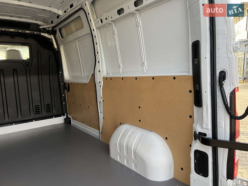 Вантажний фургон Renault Master 2020 в Луцьку