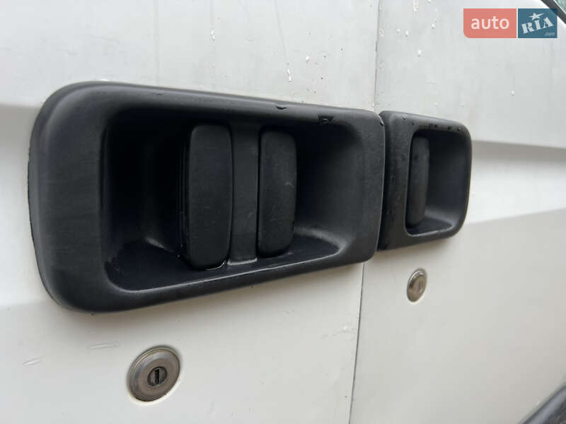 Вантажний фургон Renault Master 2002 в Рівному
