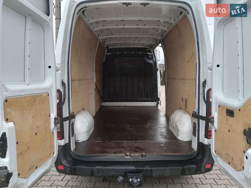 Вантажний фургон Renault Master 2019 в Чернівцях