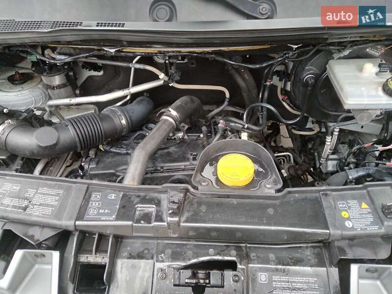 Вантажний фургон Renault Master 2019 в Чернівцях