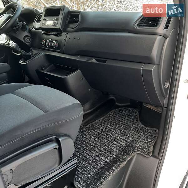 Вантажний фургон Renault Master 2022 в Полтаві