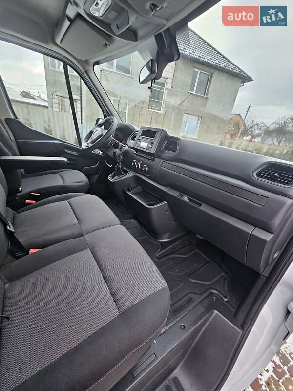 Грузовой фургон Renault Master 2022 в Дубно