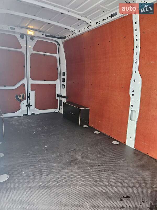 Грузовой фургон Renault Master 2022 в Дубно