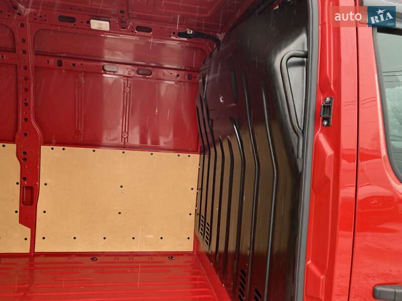 Грузовой фургон Renault Master 2024 в Хусте