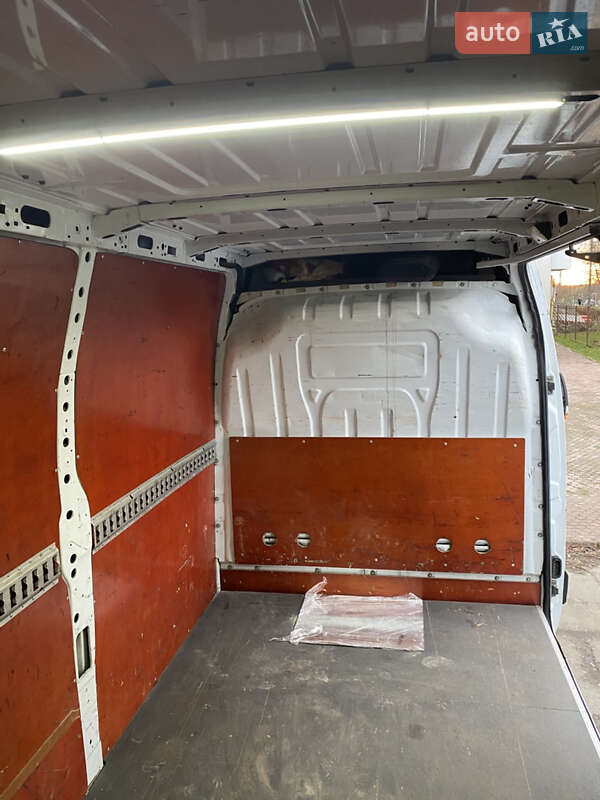 Грузовой фургон Renault Master 2016 в Славуте