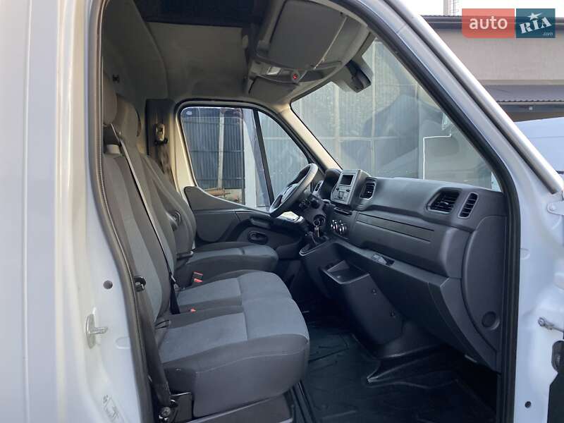 Тентованый Renault Master 2022 в Хусте