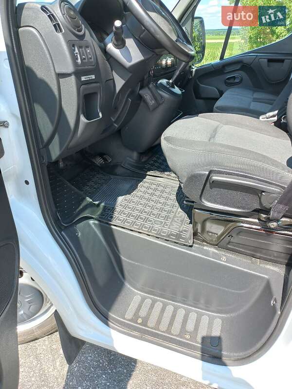 Вантажний фургон Renault Master 2018 в Бердичеві