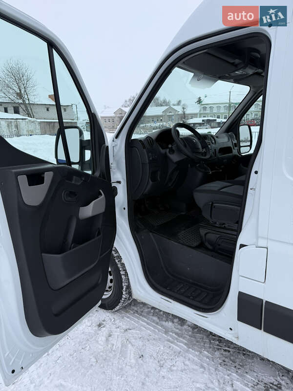 Микроавтобус грузовой (до 3,5т) Renault Master 2017 в Нововолынске
