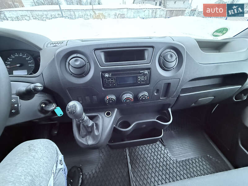 Микроавтобус грузовой (до 3,5т) Renault Master 2017 в Нововолынске
