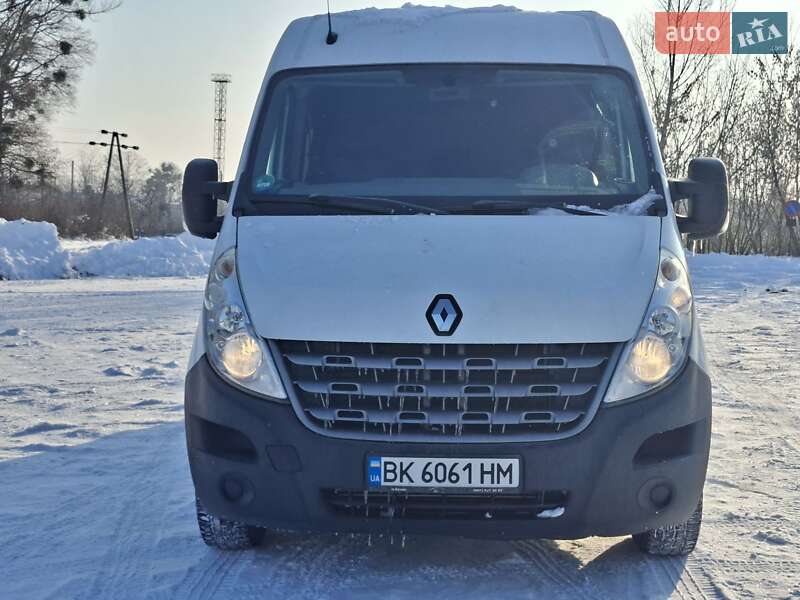 Вантажний фургон Renault Master 2012 в Рівному
