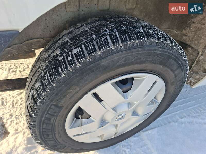 Вантажний фургон Renault Master 2012 в Рівному
