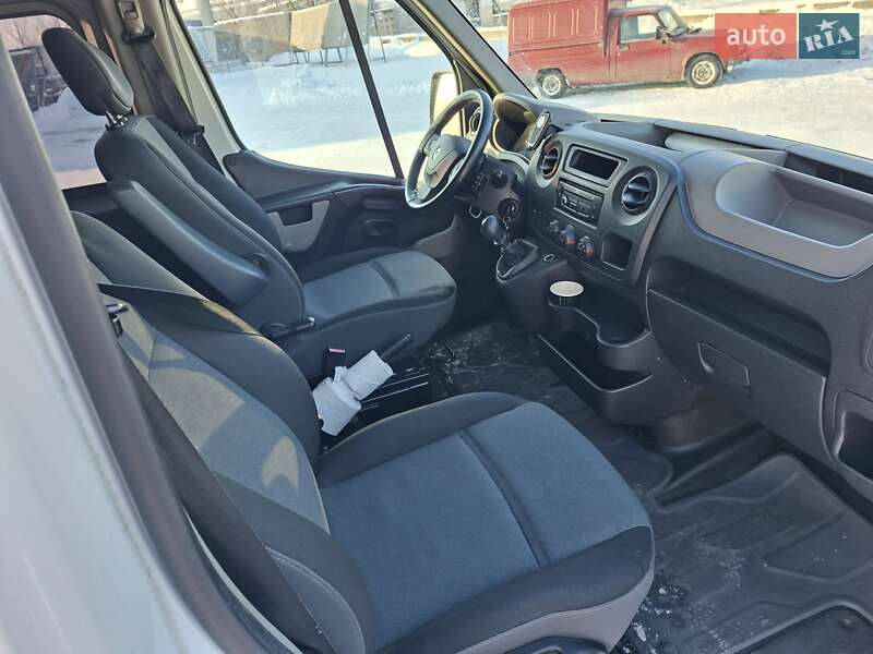 Вантажний фургон Renault Master 2012 в Рівному