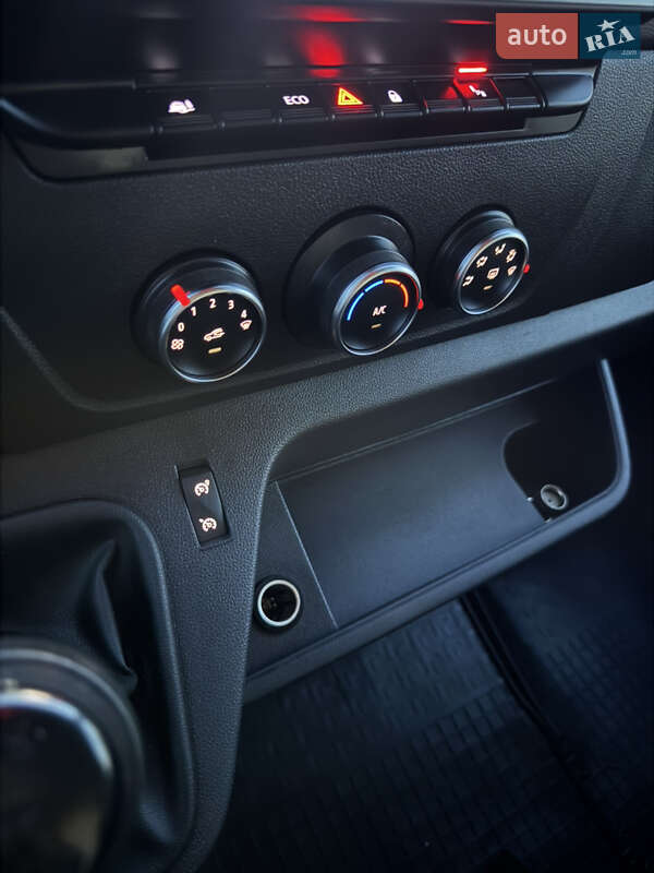 Вантажний фургон Renault Master 2022 в Луцьку