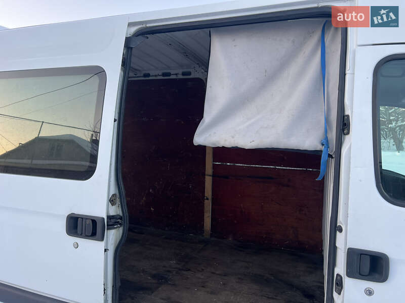 Грузовой фургон Renault Master 2008 в Кременце