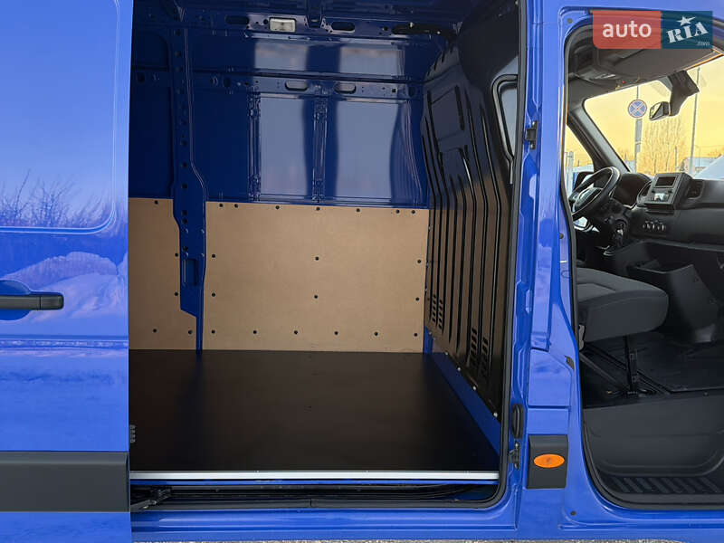 Вантажний фургон Renault Master 2022 в Дубні