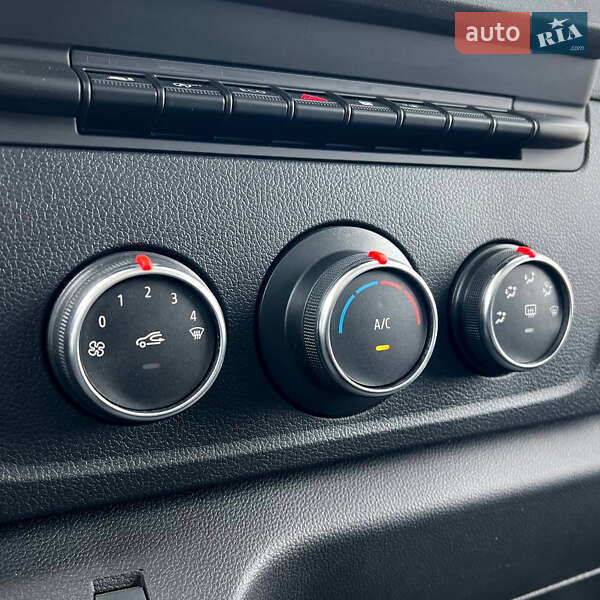 Вантажопасажирський фургон Renault Master 2023 в Києві