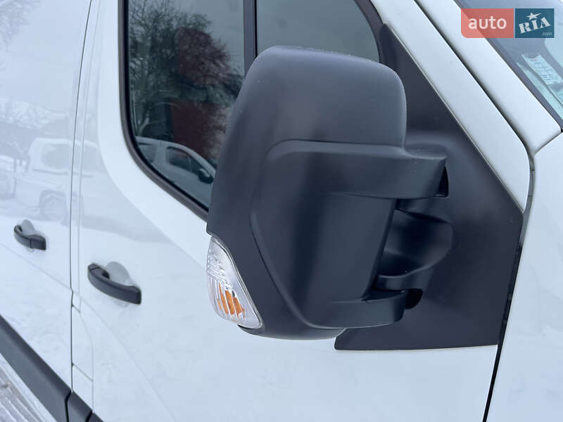 Вантажний фургон Renault Master 2016 в Дубні