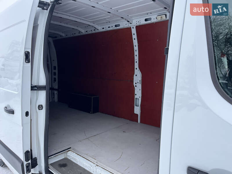 Вантажний фургон Renault Master 2017 в Дубні