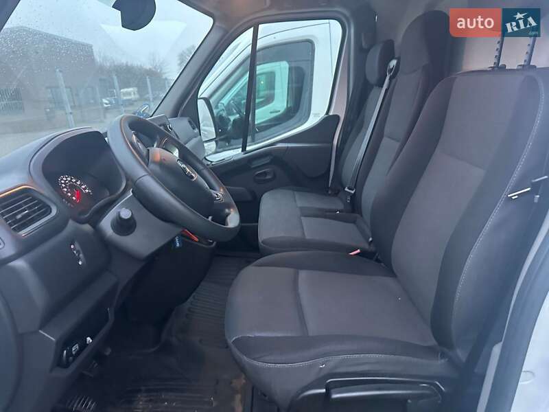 Вантажний фургон Renault Master 2020 в Радомишлі