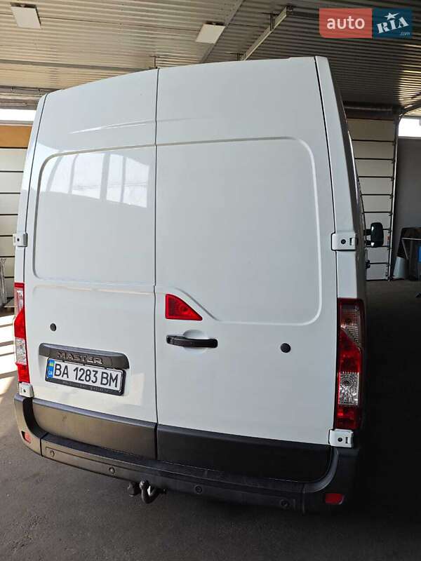 Вантажний фургон Renault Master 2016 в Олександрівці