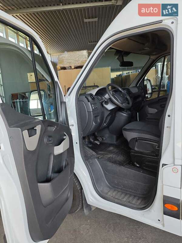 Вантажний фургон Renault Master 2016 в Олександрівці