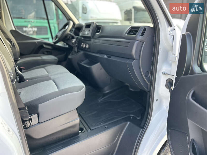 Вантажний фургон Renault Master 2021 в Хусті