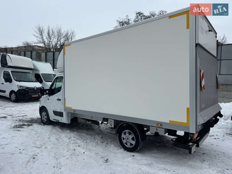 Вантажний фургон Renault Master 2017 в Рівному