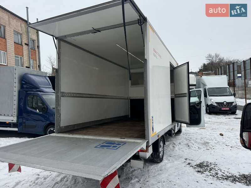 Вантажний фургон Renault Master 2017 в Рівному